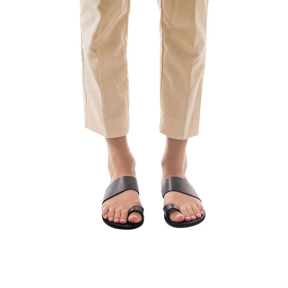 Abra - Leather Toe Loop Sandal | Black